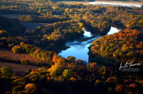 Aerial photography - The Grand River winds through Brantford Ontario in autumn.
© Anita Thomas - Urbanmoon. All Rights Reserved. the grand river