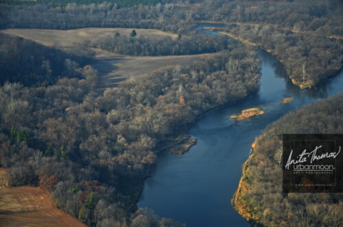 Aerial photography of  the Grand River winds through the countryside in Ontario.
© Anita Thomas - Urbanmoon. All Rights Reserved. the grand river in ontario