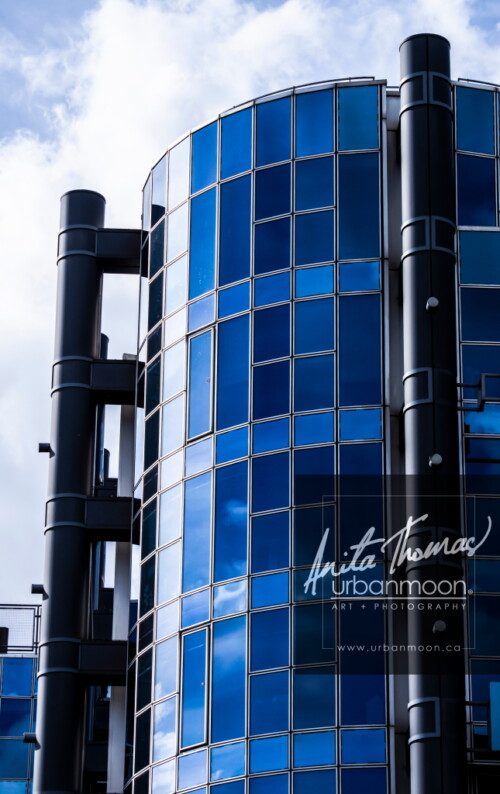 Urban photography - A beautiful glass building in Paris, France
© Anita Thomas - Urbanmoon Photography. All Rights Reserved. a beautiful glass building in paris france