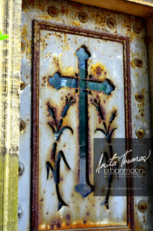 Crypt door at Père Lachaise Cemetery in Paris, France
© Anita Thomas - Urbanmoon. All Rights Reserved. crypt door at pere lachaise cemetery