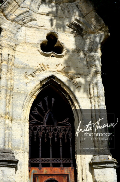 Crypt door at Père Lachaise Cemetery in Paris, France
© Anita Thomas - Urbanmoon. All Rights Reserved. crypt door at pere lachaise cemetery