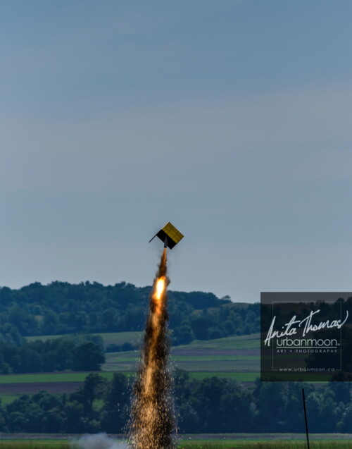 Lifestyle photography - Rubik's cube rocket. URRF, high-powered rocketry competition hosted by URRG in Potter, New York, United States.
© Anita Thomas - Urbanmoon Photography. All Rights Reserved. high powered rocketry