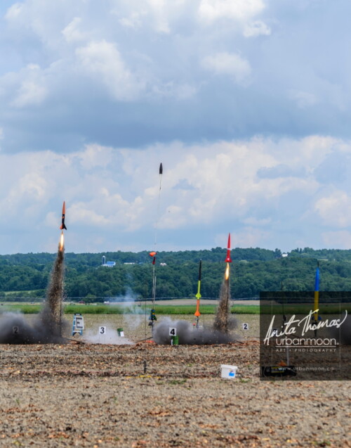 Lifestyle photography - Rocket drag race - but one of them had a premature ejection...
URRF, high-powered rocketry competition hosted by URRG in Potter, New York, United States.
© Anita Thomas - Urbanmoon Photography. All Rights Reserved. high powered rocketry drag race