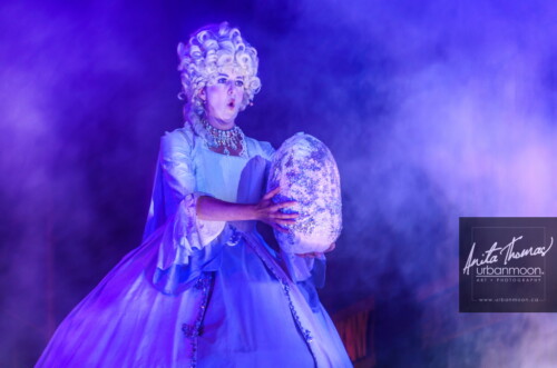 Lifestyle photography - An opera singer performs with Circus Orange at Supercrawl 2013 in Hamilton, Ontario. Scenes captured of the performers and visitors at Supercrawl in Hamilton, Ontario.
© Anita Thomas - Urbanmoon Photography. All Rights Reserved. opera singer performs