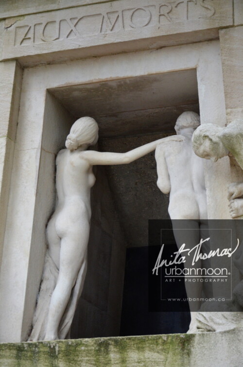 Statues of the Aux Morts (To the Dead) monument sculpted by Paul Albert Bartholomé. Behind it lies an ossuary of the bones of Parisians from cemeteries all over the city.
© Anita Thomas - Urbanmoon. All Rights Reserved. pere lachaise cemetery