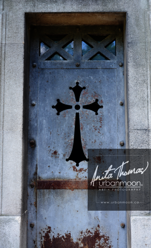 statue at a tomb at pere lachaise cemetery