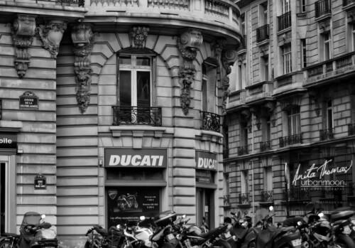 Urban photography - Paris, France
© Anita Thomas - Urbanmoon Photography. All Rights Reserved. street photography