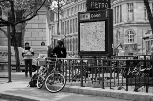 Urban photography - Paris, France
© Anita Thomas - Urbanmoon Photography. All Rights Reserved. street photography