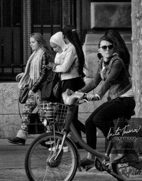Urban photography - Paris, France
© Anita Thomas - Urbanmoon Photography. All Rights Reserved. street photography