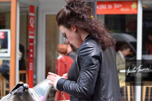 Urban photography - Paris, France
© Anita Thomas - Urbanmoon Photography. All Rights Reserved. street photography a woman pauses on her rental bicycle
