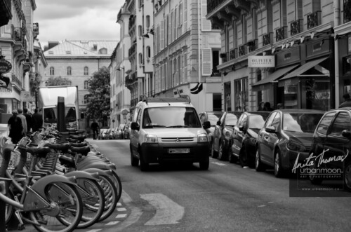 Urban photography - Paris, France
© Anita Thomas - Urbanmoon Photography. All Rights Reserved. street photography car on the street