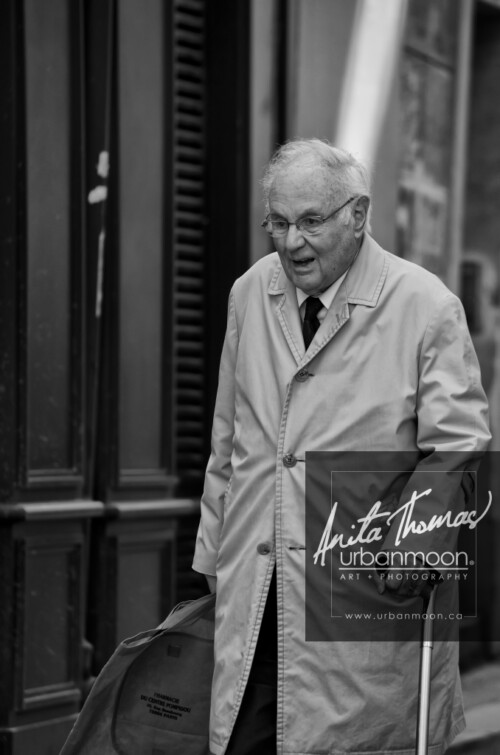 Urban photography - Paris, France
© Anita Thomas - Urbanmoon Photography. All Rights Reserved. street photography elderly man walking with cane