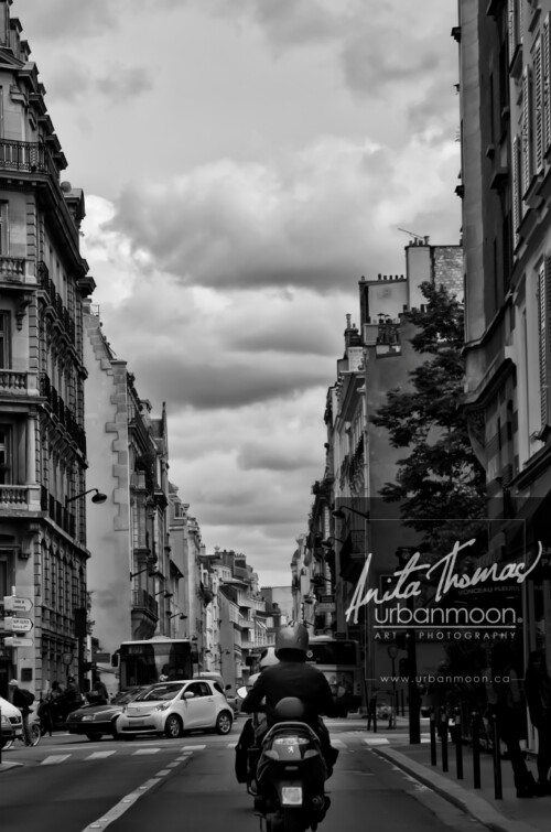 Urban photography - Paris, France
© Anita Thomas - Urbanmoon Photography. All Rights Reserved. street photography motorcycle