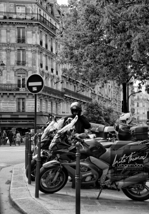 Urban photography - Paris, France
© Anita Thomas - Urbanmoon Photography. All Rights Reserved. street photography motorcycles