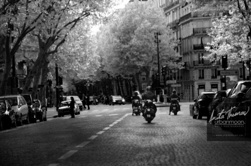 Urban photography - Paris, France
© Anita Thomas - Urbanmoon Photography. All Rights Reserved. street photography motorcycles ride through the streets of par