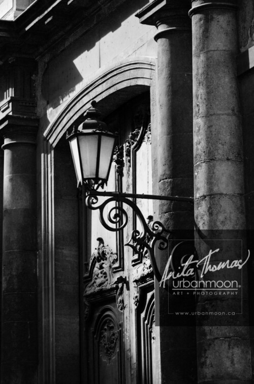 Urban photography - Paris, France
© Anita Thomas - Urbanmoon Photography. All Rights Reserved. street photography old architecture