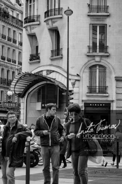 Urban photography - Paris, France
© Anita Thomas - Urbanmoon Photography. All Rights Reserved. street photography people on the street