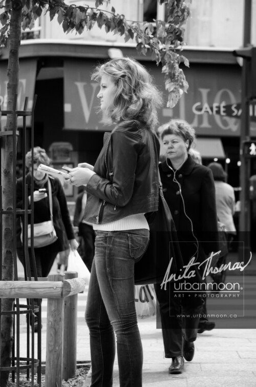 Urban photography - Paris, France
© Anita Thomas - Urbanmoon Photography. All Rights Reserved. street photography people on the street