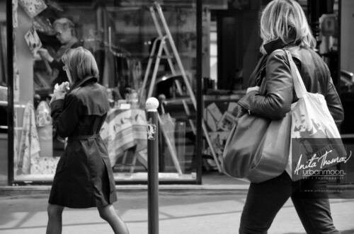 Urban photography - Paris, France
© Anita Thomas - Urbanmoon Photography. All Rights Reserved. street photography people walking on the street