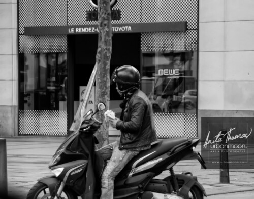 Urban photography - Paris, France
© Anita Thomas - Urbanmoon Photography. All Rights Reserved. street photography scooter