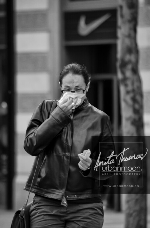 Urban photography - Paris, France
© Anita Thomas - Urbanmoon Photography. All Rights Reserved. street photography woman blowing her nose