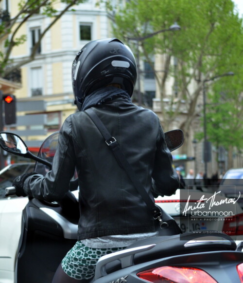 Urban photography - Paris, France
© Anita Thomas - Urbanmoon Photography. All Rights Reserved. street photography woman in scooter