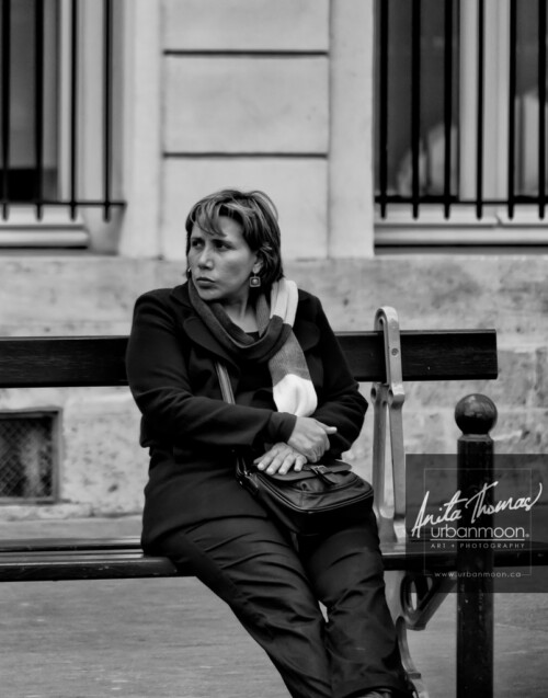 Urban photography - Paris, France
© Anita Thomas - Urbanmoon Photography. All Rights Reserved. street photography woman waiting