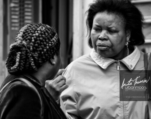 Urban photography - Paris, France
© Anita Thomas - Urbanmoon Photography. All Rights Reserved. street photography women talking